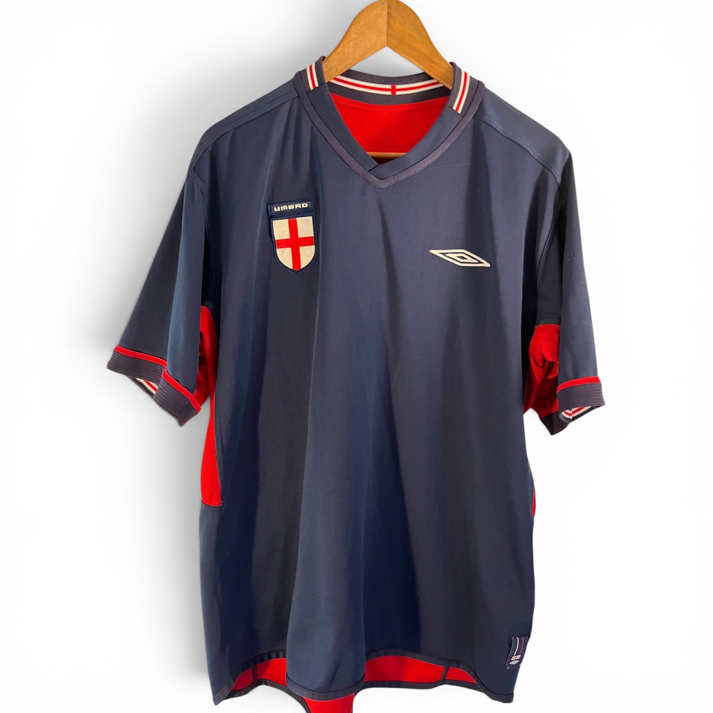 England 02/03 (B) - 8/10 *Feil farge patch* - X Large