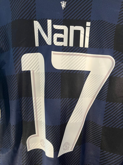 Manchester United 13/14 (B) - Nani #17 - 7.5/10 - Small